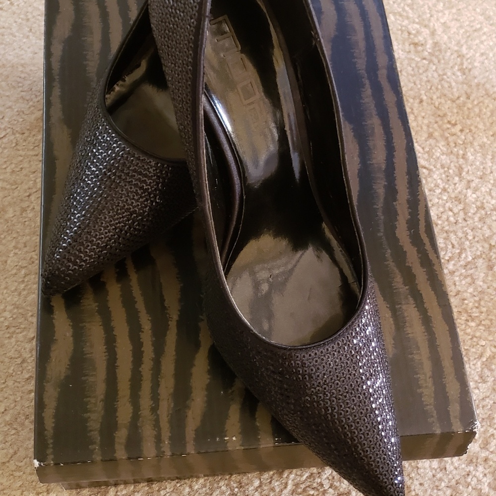 Pumps - Picture 3 of 10